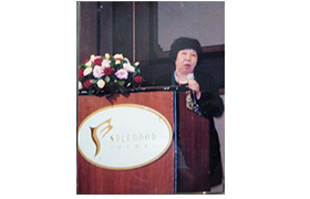 到台湾交流考察期间，两岸女企业家召开经济研究会，刘慕玲代表东莞市女企业家在会上发言。